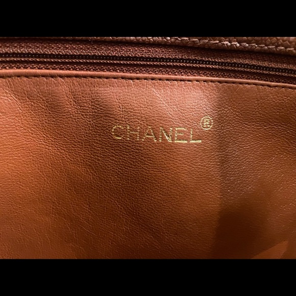 VINTAGE AUTHENTIC CHANEL CAVIAR IRIDESCENT TOTE - Picture 3 of 13